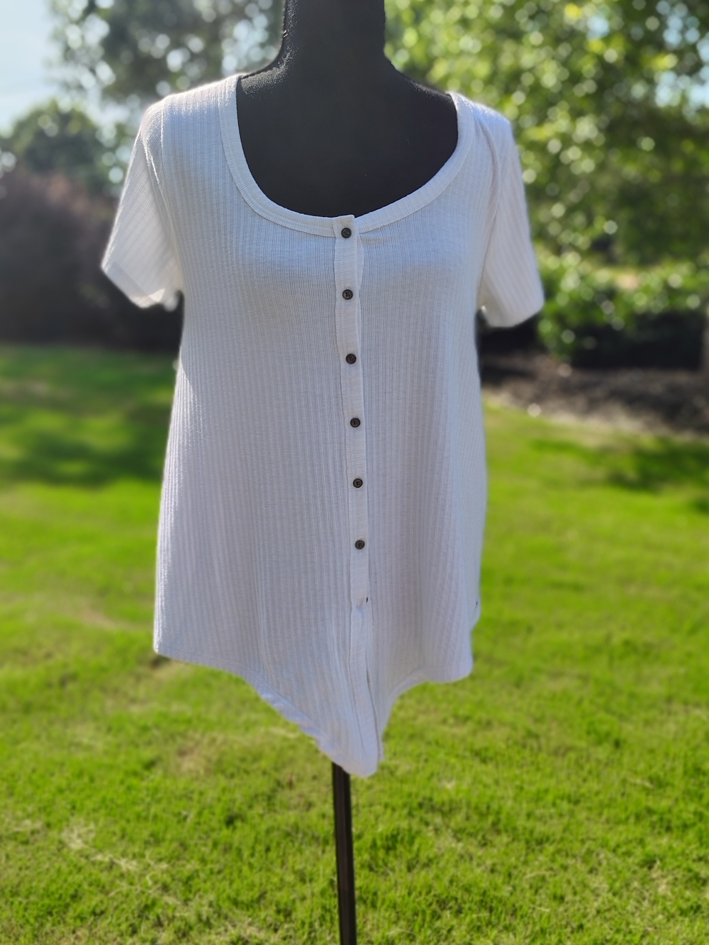 Hollister White Ribbed Button-Front Short Sleeve Top
